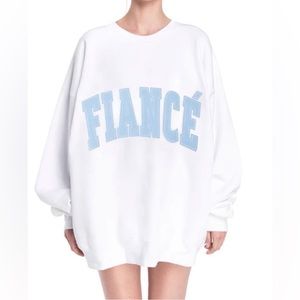 Th bar fiancé sweater size M